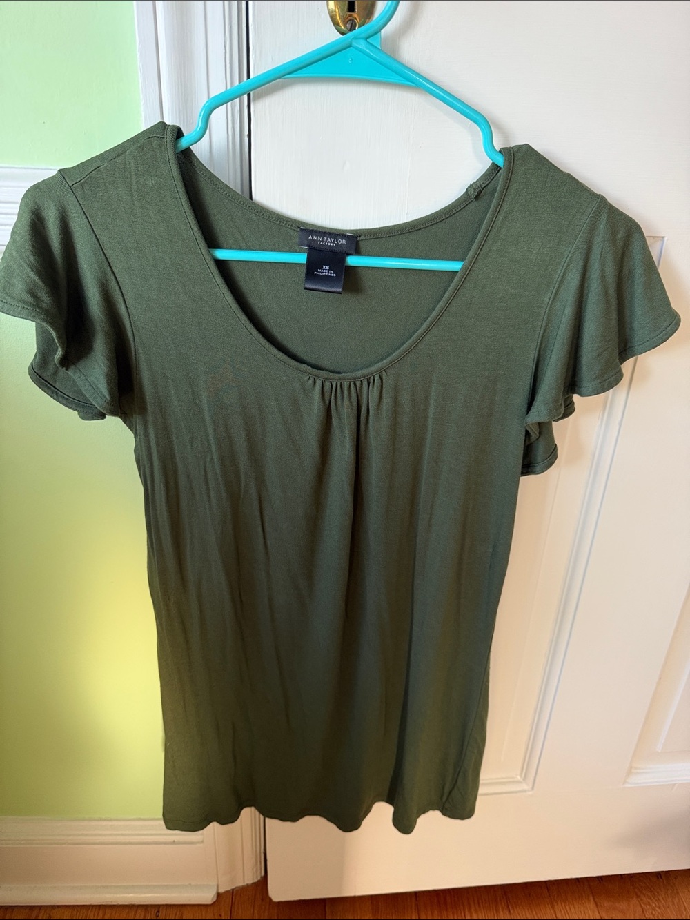❗️LAST CALL Ann Taylor green flutter sleeve top xs